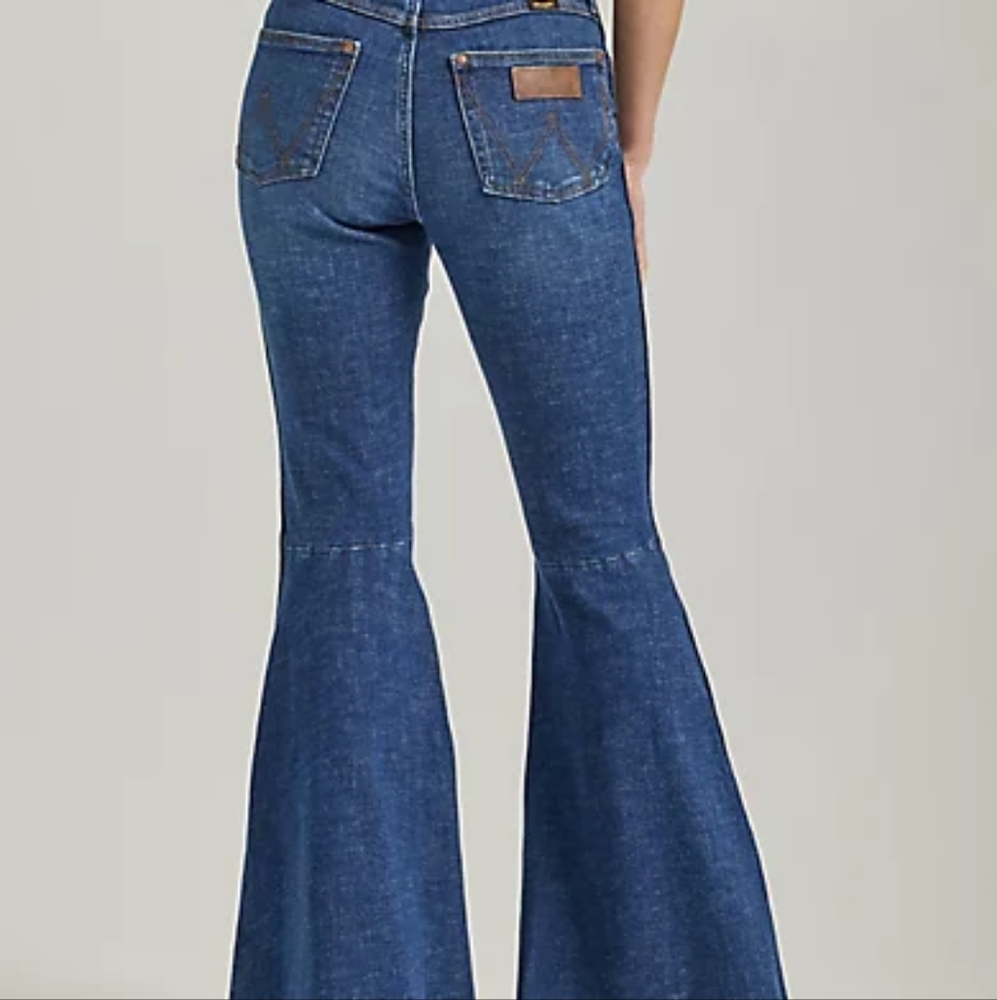 WRANGLER WOMENS RETRO HIGH RISE TRUMPET FLARE size 29/32